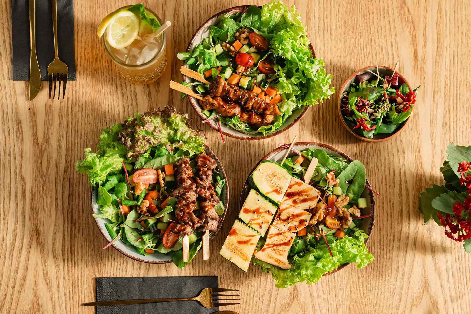 HACHI-Startseite-Food-Table-2